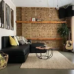 Elegant & Central 1Br W Free Parking - Sleeps 4